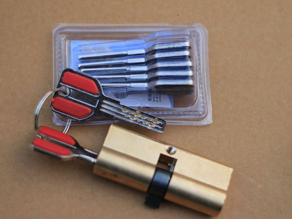 承德開(kāi)鎖電話（開(kāi)保險(xiǎn)柜汽車鎖）